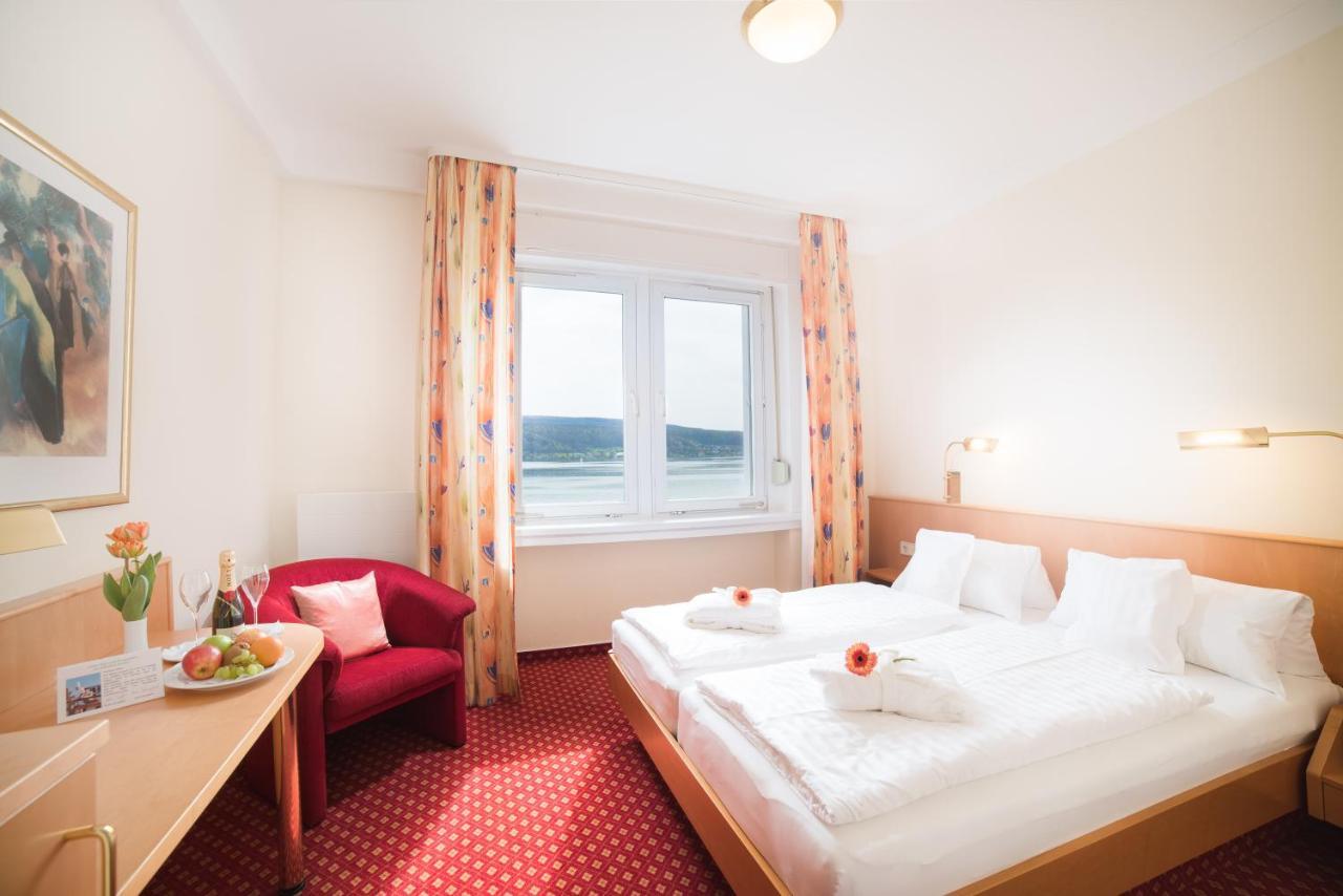 Strandhotel Loechnerhaus Reichenau Exteriör bild