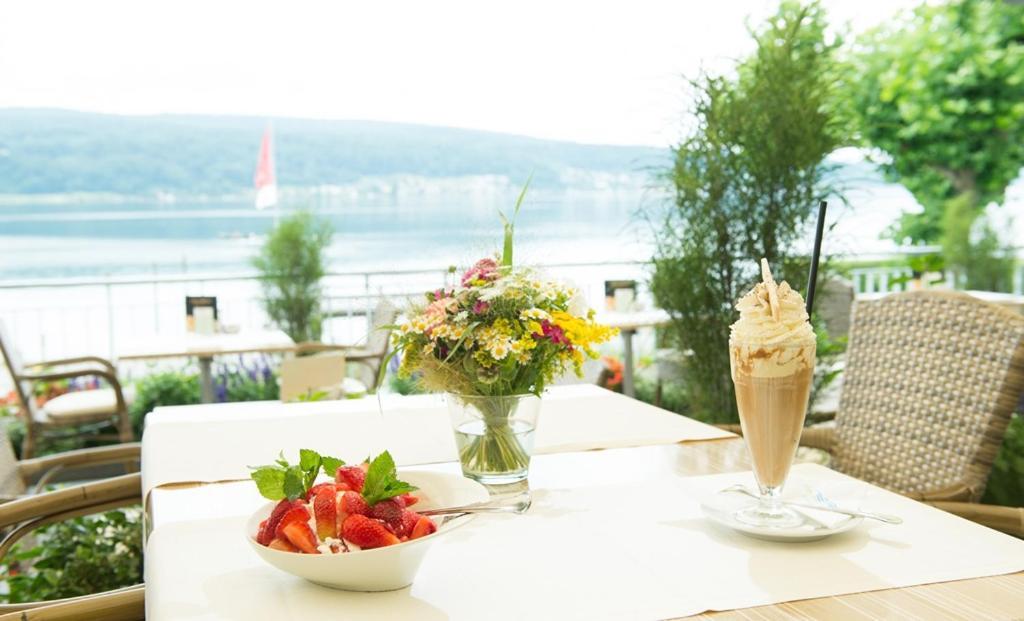 Strandhotel Loechnerhaus Reichenau Exteriör bild